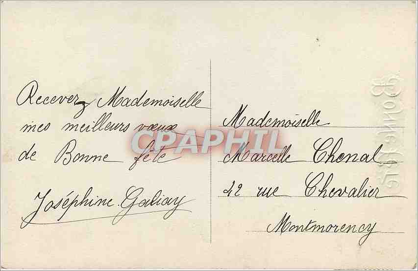 Jeune femme en robe à motifs — tenant un bouquet de fleurs — éditeur non identifié — Verso