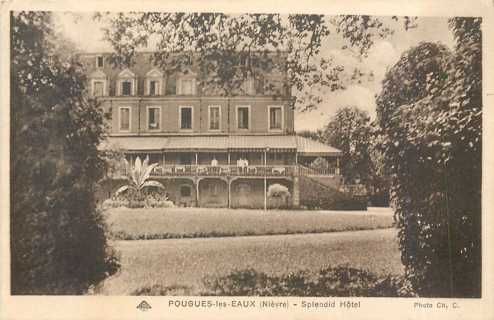 CPA POUGUES LES EAUX(Nievre)- Speldid Hotel