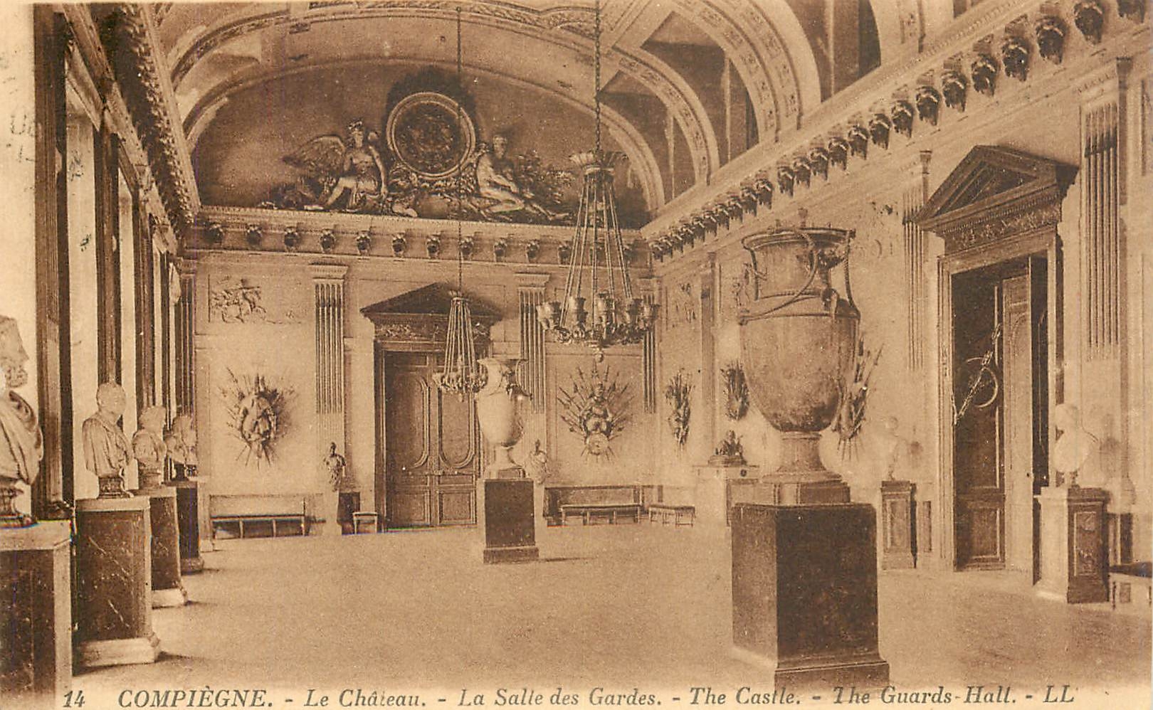 CPA COMPIEGNE-Le Chateau-La salle des gardes