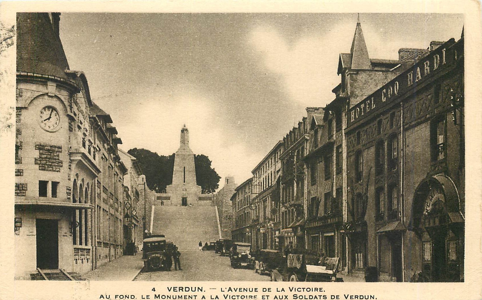Verdun — L'Avenue de la Victoire et le Monument aux Soldats de Verdun — Éditeur non visible, n° de série 4