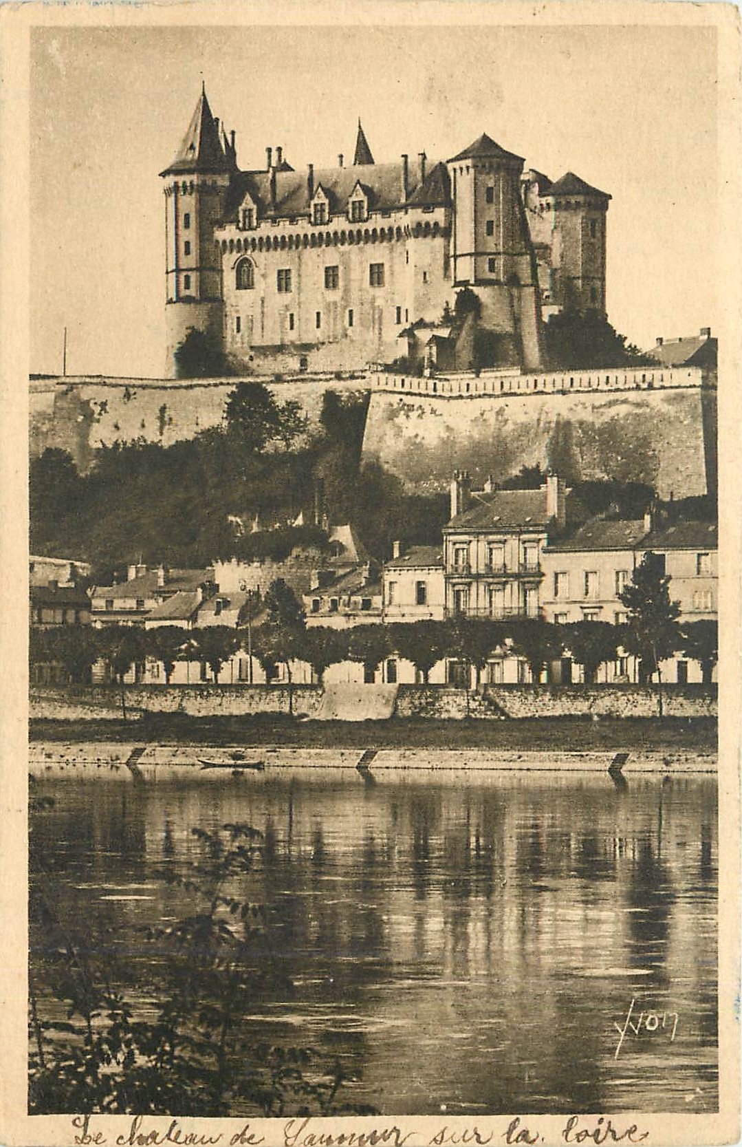 CPA SAUMUR(M ET L)Le Chateau de la Loire-vu des rives de la Loire