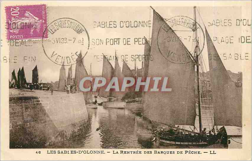 CPA Les sables d'Olonne-La rentrée des barques de peche Bateau