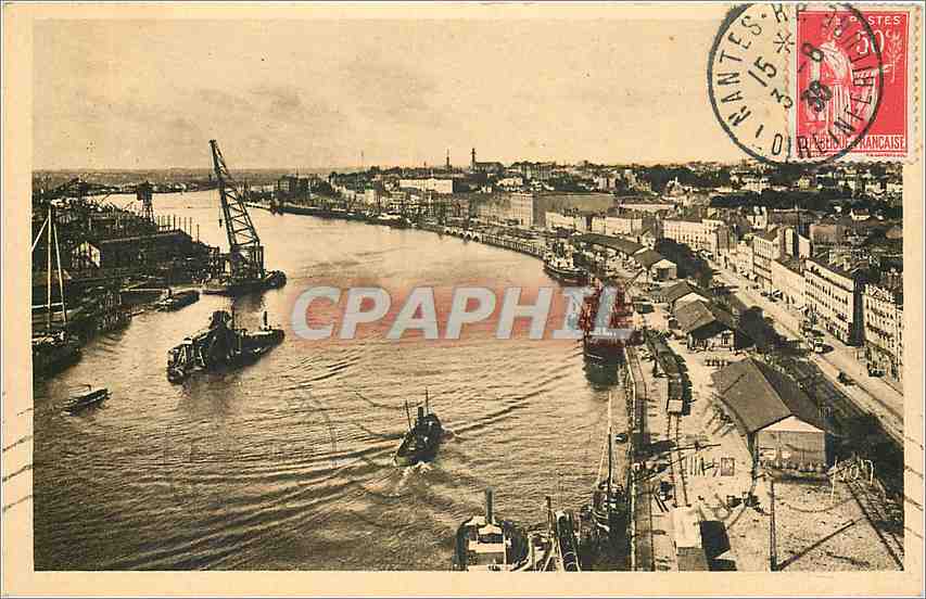 CPA Nantes (loire-Inf)-vue generale-Chattiers de constructions Bateaux