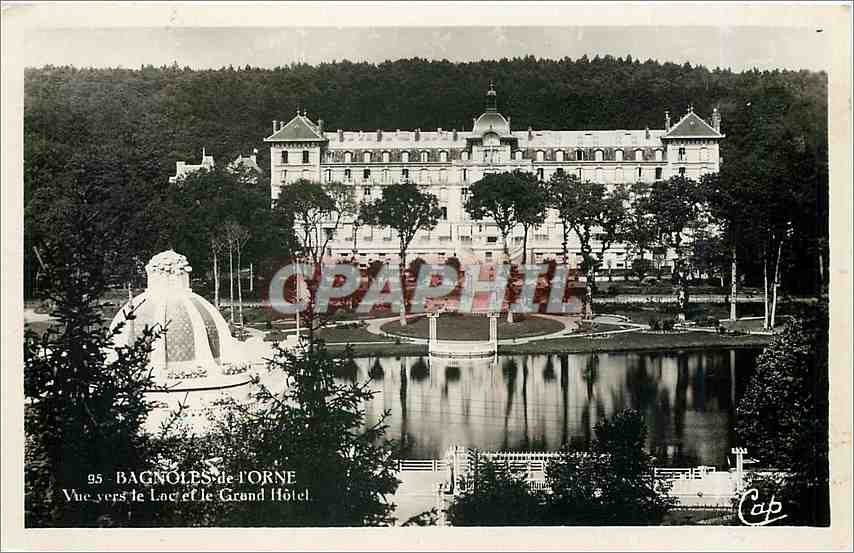 CPM Bagnoles de l'Orne vers le lc et le Grand Hotel