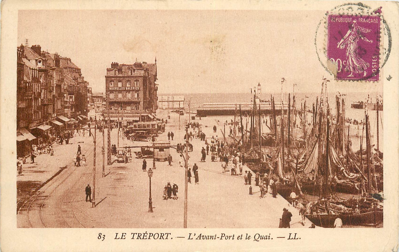 CPA Le Treport- L'avant port et le Quai Bateaux