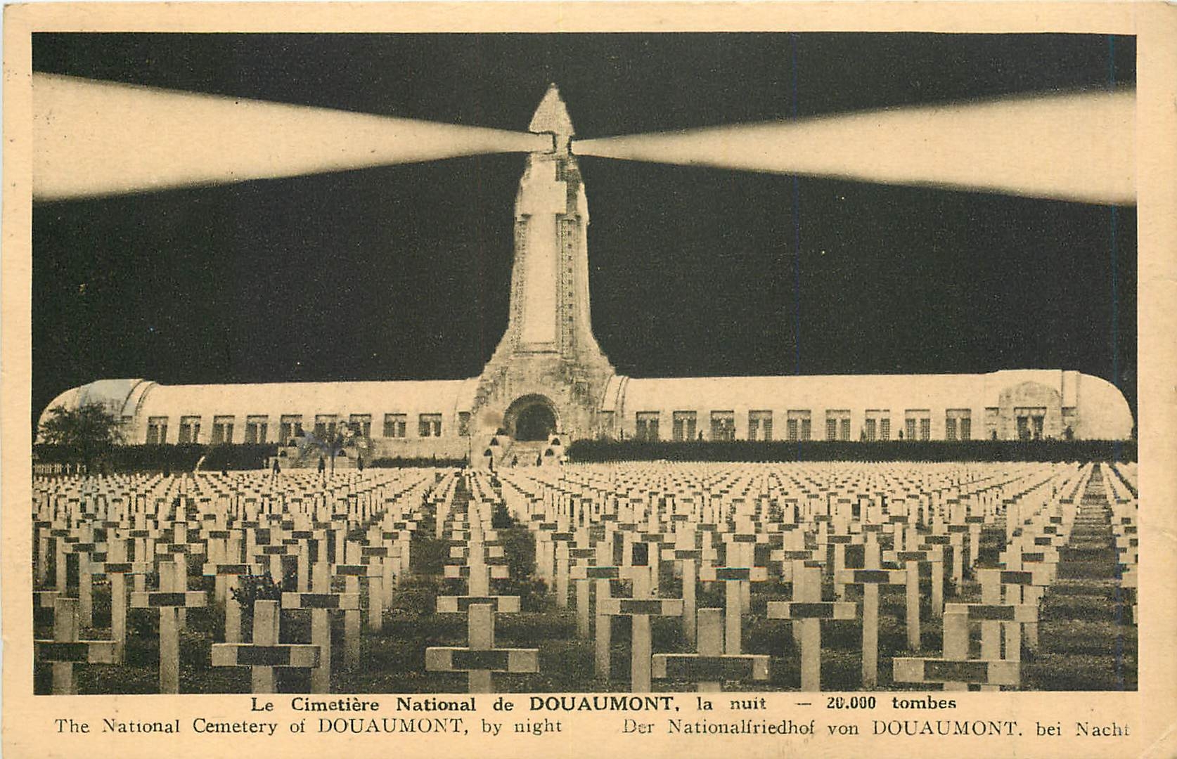CPA Le cimetiere de Douaumont la nuit-20 000 tombs