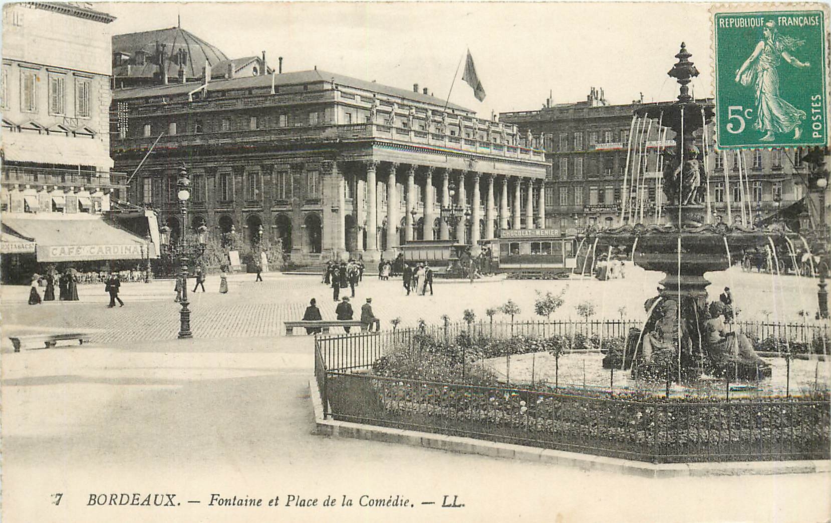CPA Bordeaux fontaine et place de la comedie LL