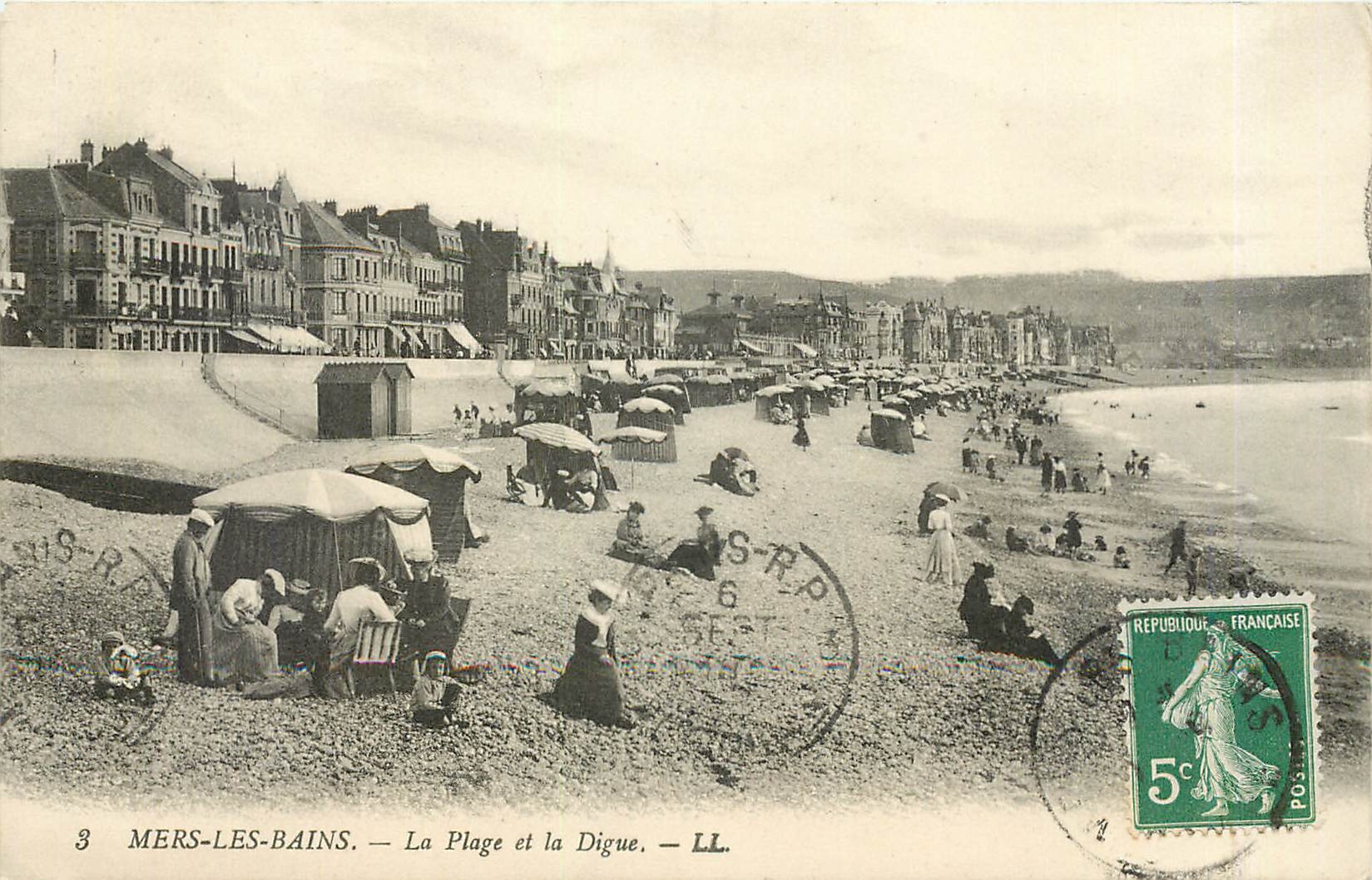 CPA Mers les bains la plage et la digue
