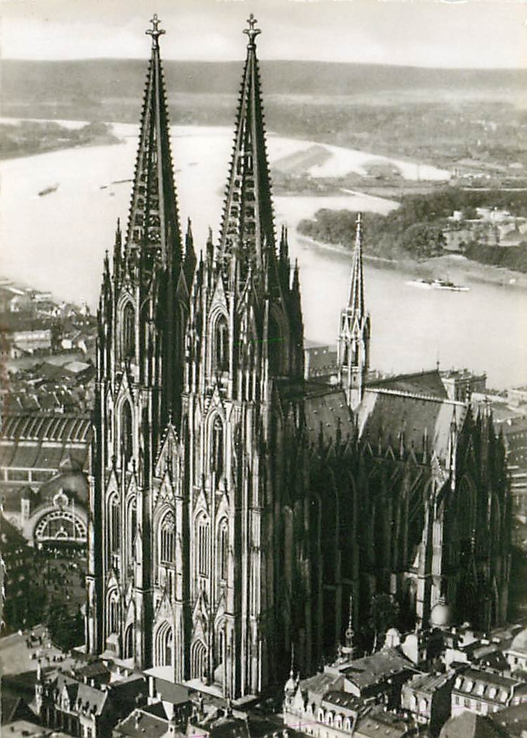 CPM La cathedrale de cologne vue aerienne