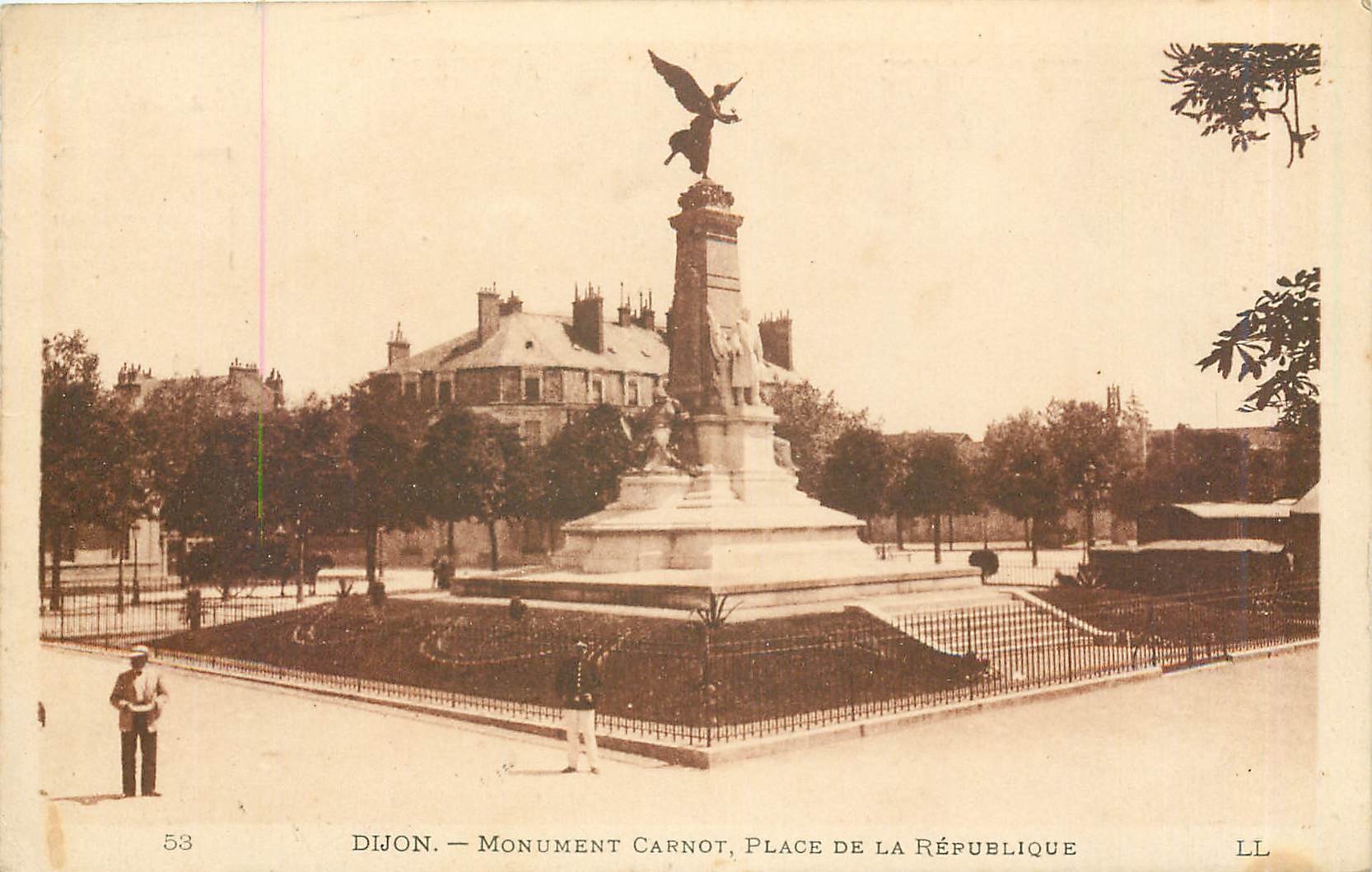 CPA Dijon Monument carnot  place de la republique