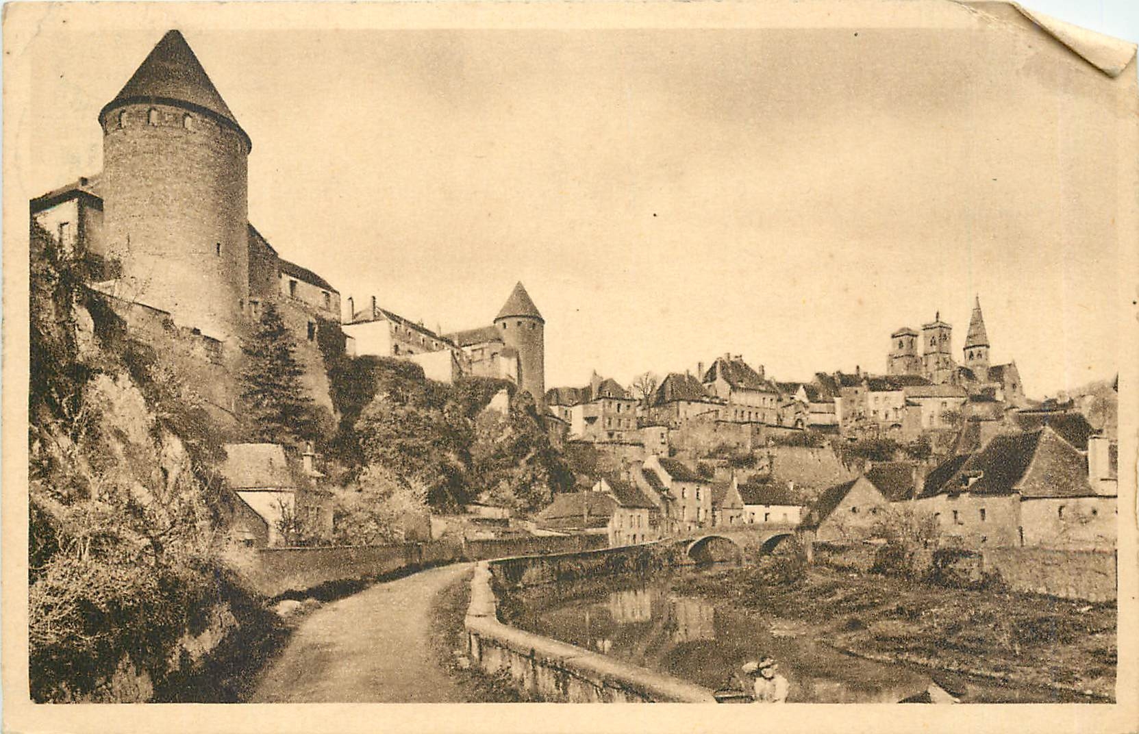 CPA Semur le Donjon et l'Egise Notre Dame