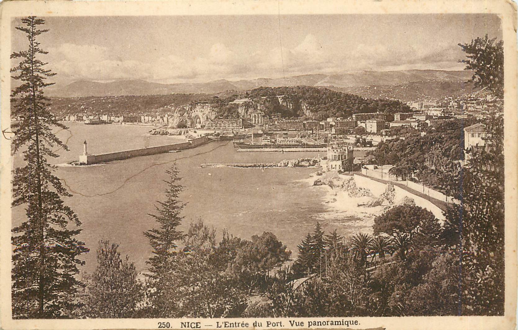 CPA Nice Entrre du Port vue pnormique