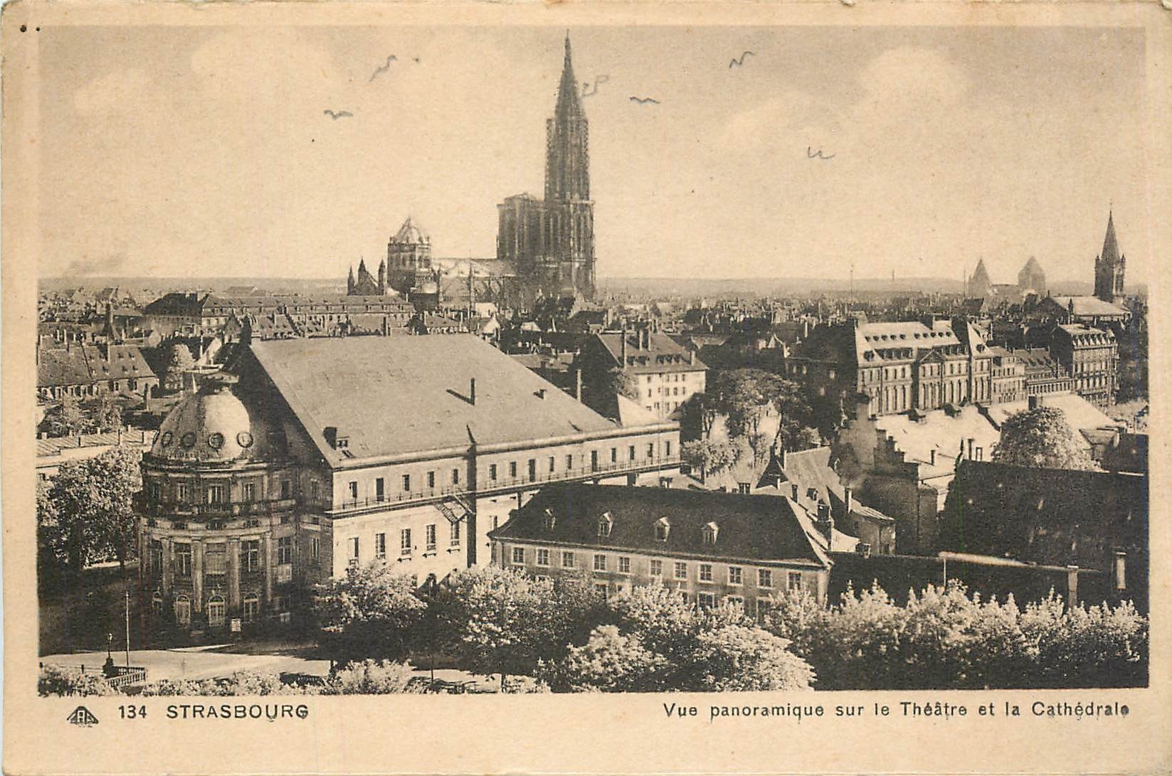 CPA Strasbourg vue panoramique sur le thetre et la cathedrale