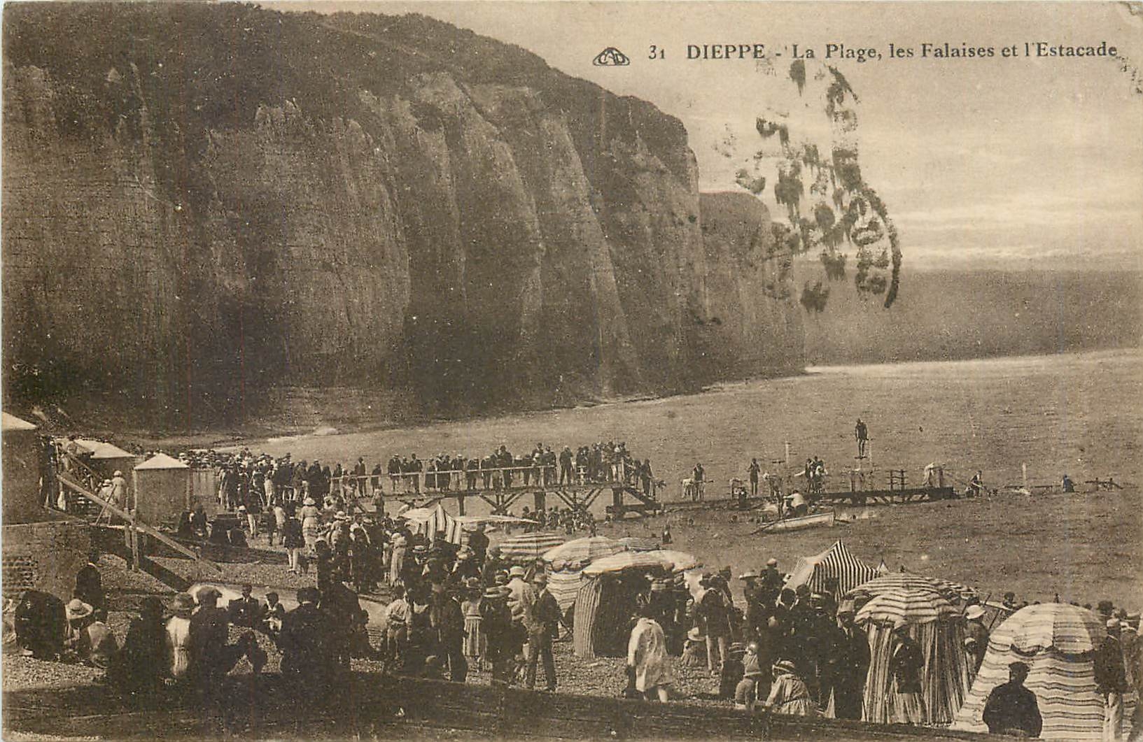 CPA Dieppe la plade les Falaises et l'Estacade