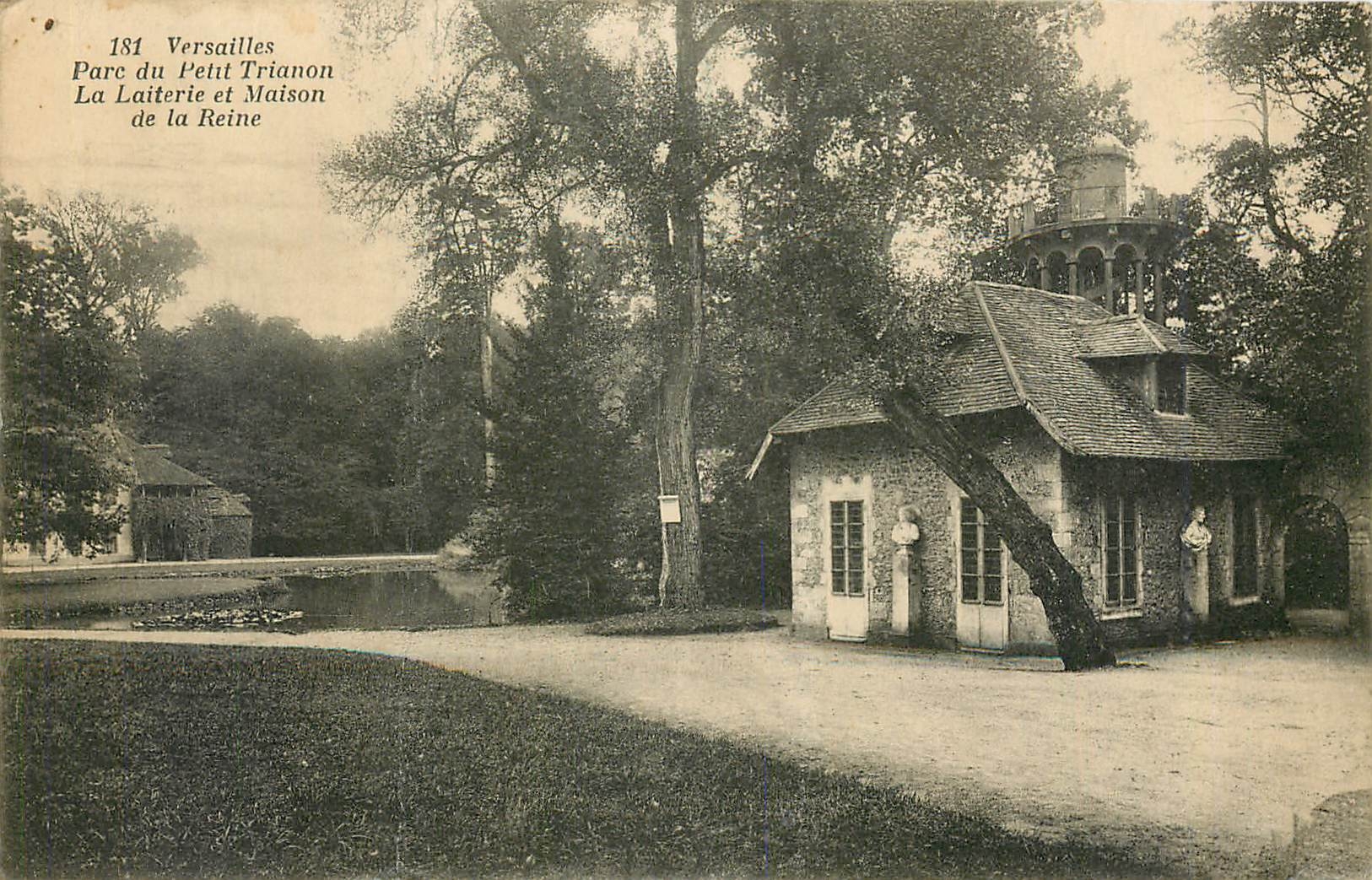 CPA Versailles Parc du petit trianon La laiterie et maison de la Reine
