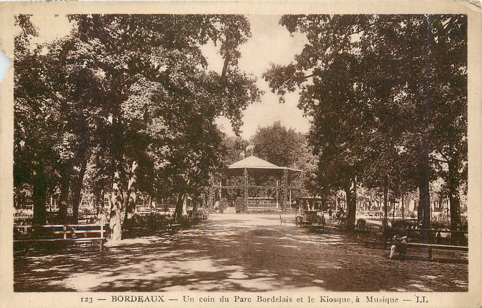 Bordeaux — Un coin du Parc Bordelais et le Kiosque à Musique — LL, n°123