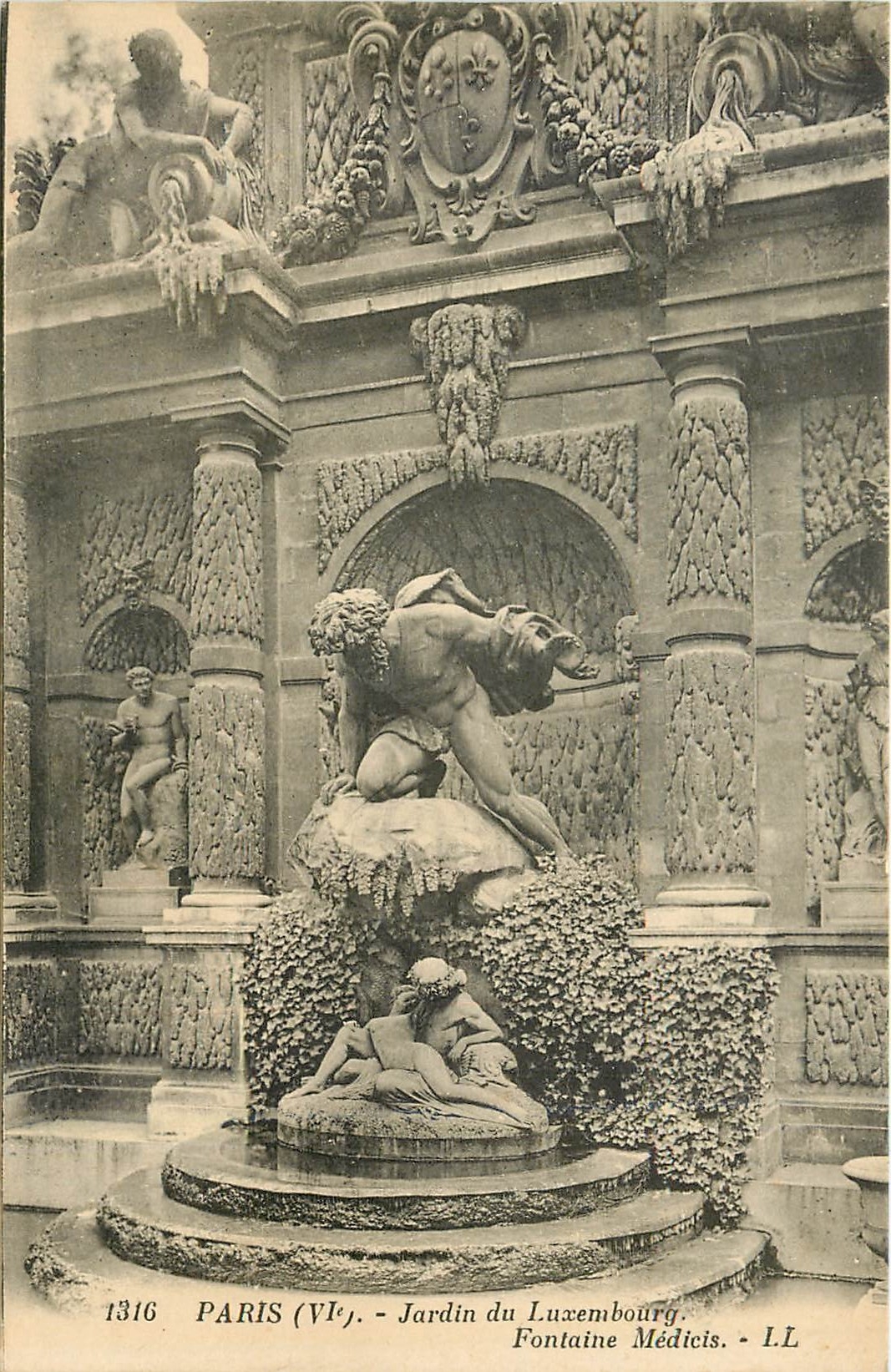 CPA Paris Vie jardin luxembourg Fontaine Mediels LL