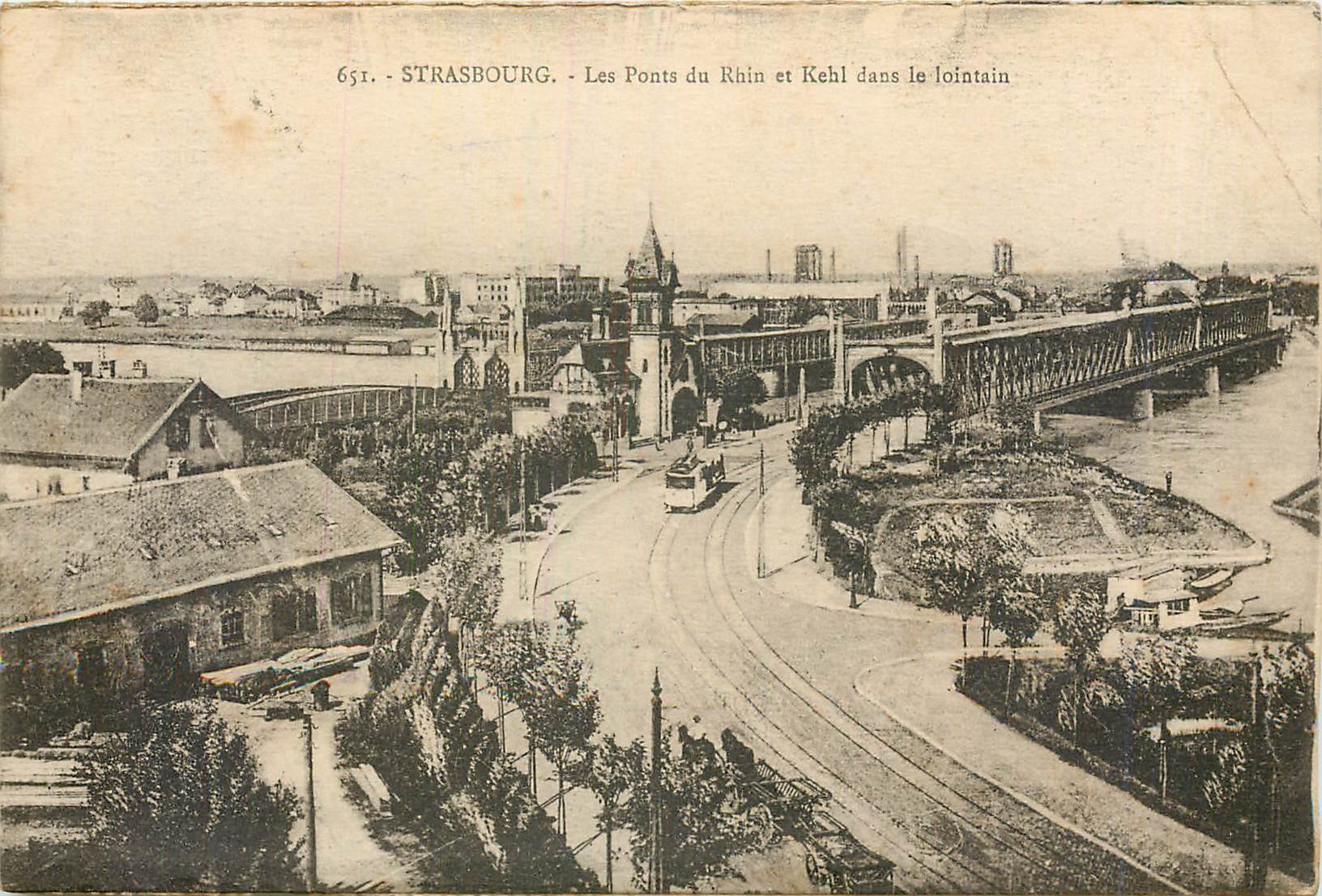 CPA StrasbourgLes ponts du Rhin et Kehl dans le lointain