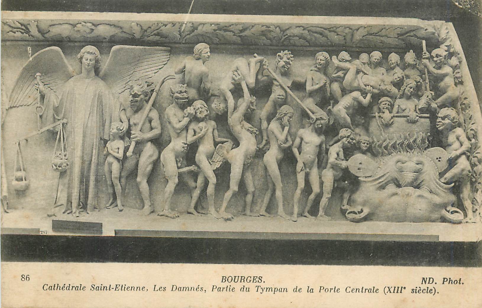 CPA Bourges Cathedrale Sait Etienne les amnes parie du Tympan de la porte centrale XIII e siecle