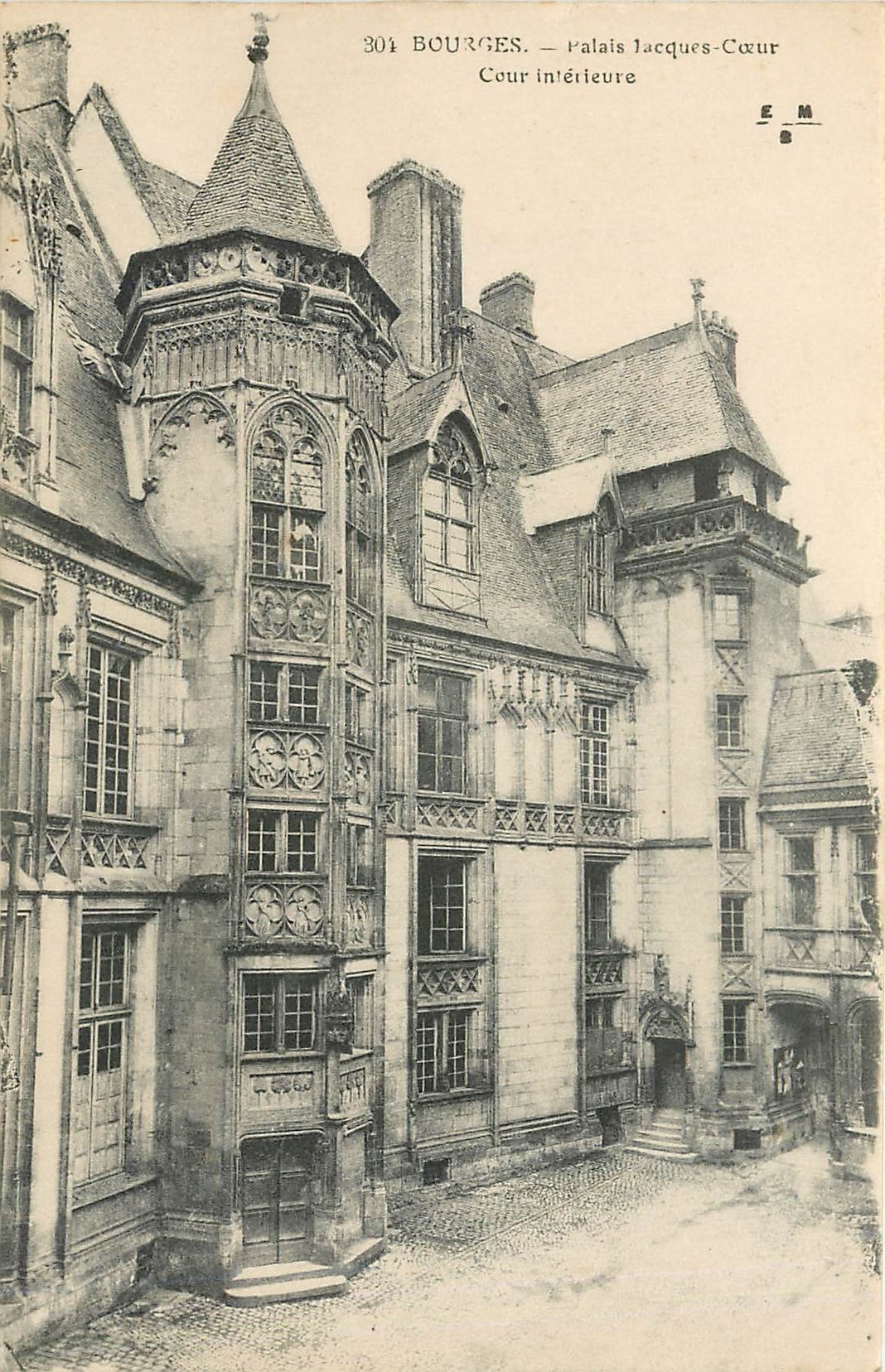 CPA Bourges cour du palais Jacques Coeur Cour interieur