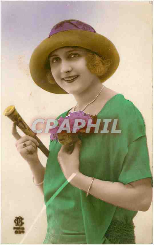 Joven mujer con sombrero y vestido verde — París 834 — Editor B. Paris