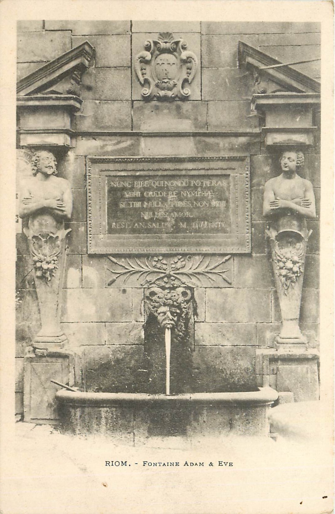 CPA Riom fontaine Adam & Eve