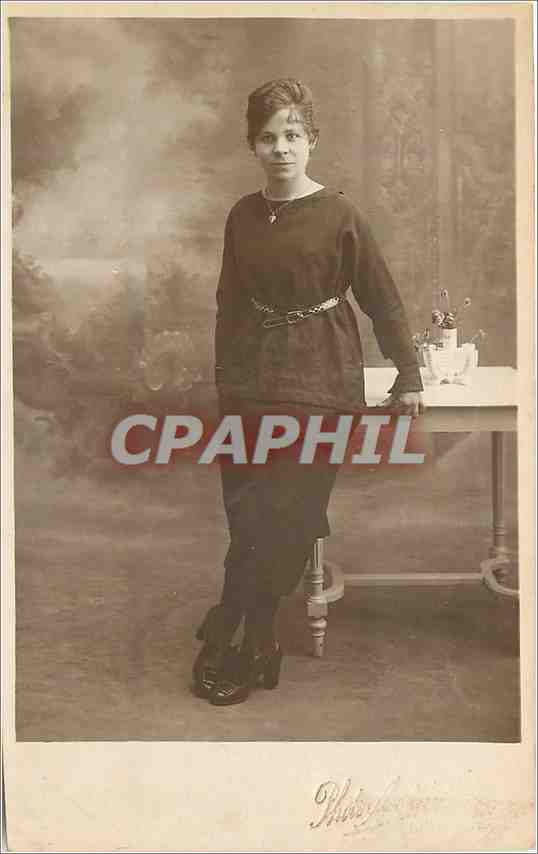 CARTE PHOTO Femme Meudon
