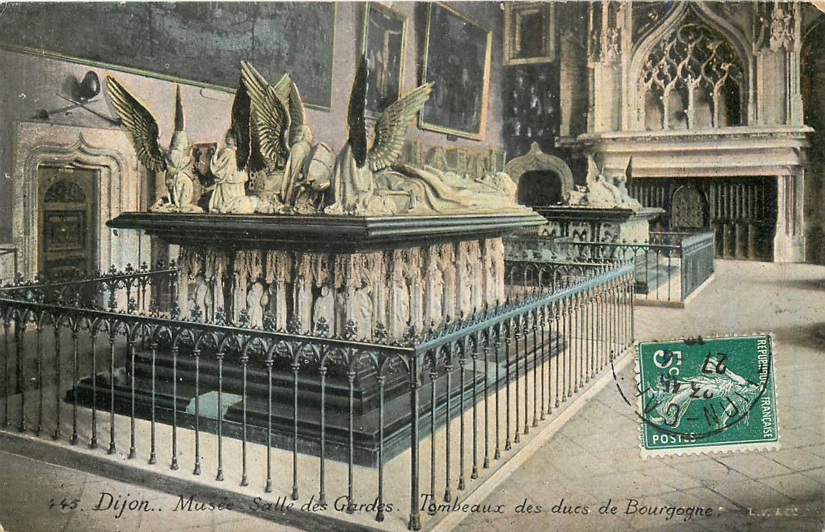 CPA Dijon Salle des Gardes tombeaux des ducs de Bourgogne