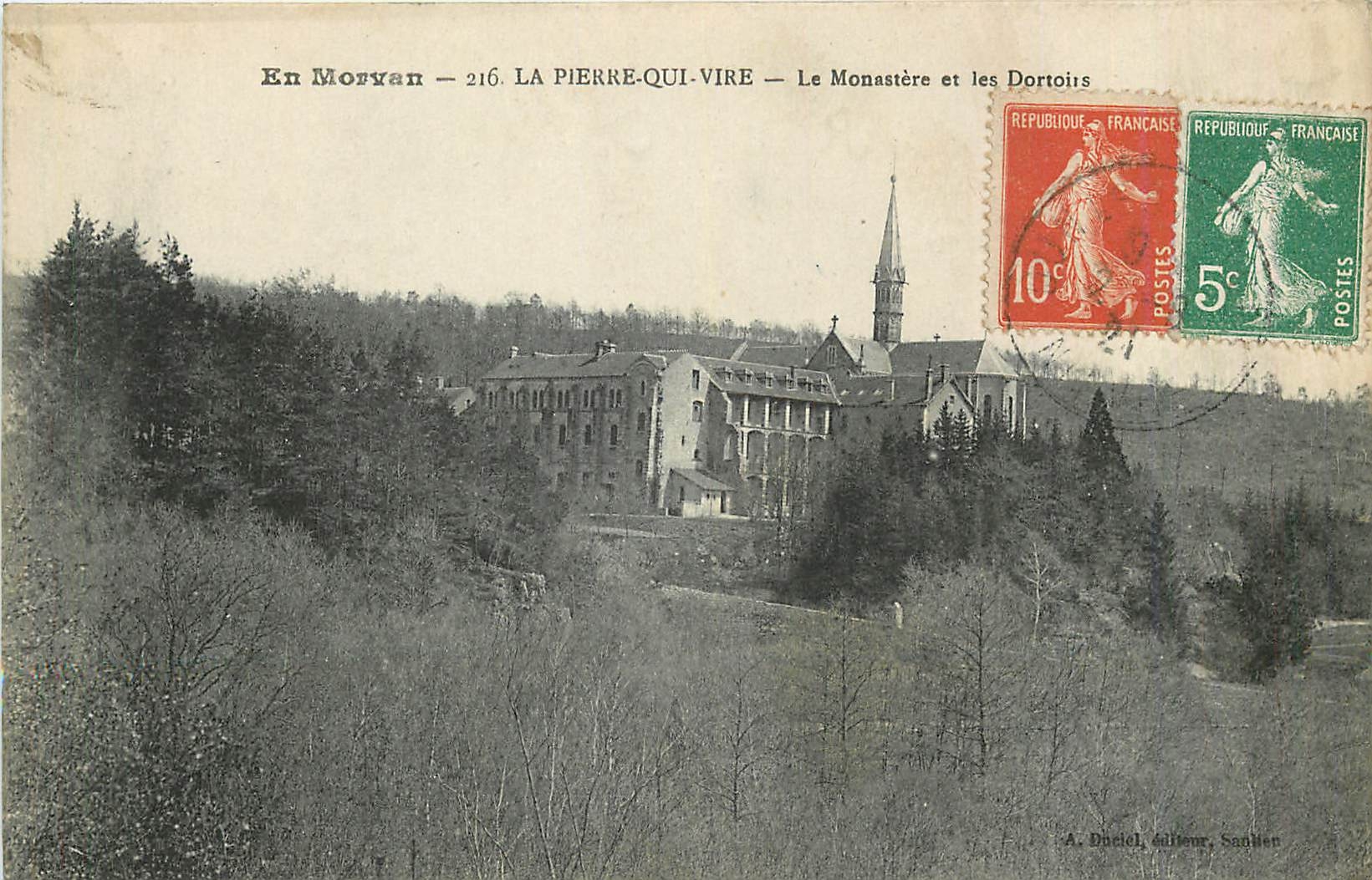 CPA En Morvan la Pierre qui Vire La monastere et les Dortoirs