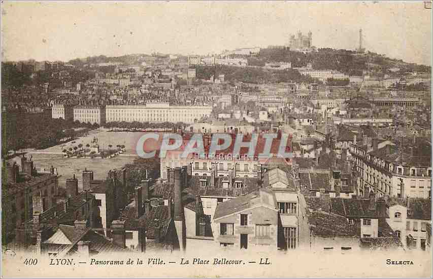 CPA Lyon Panorama de la La place  ville Bellecour