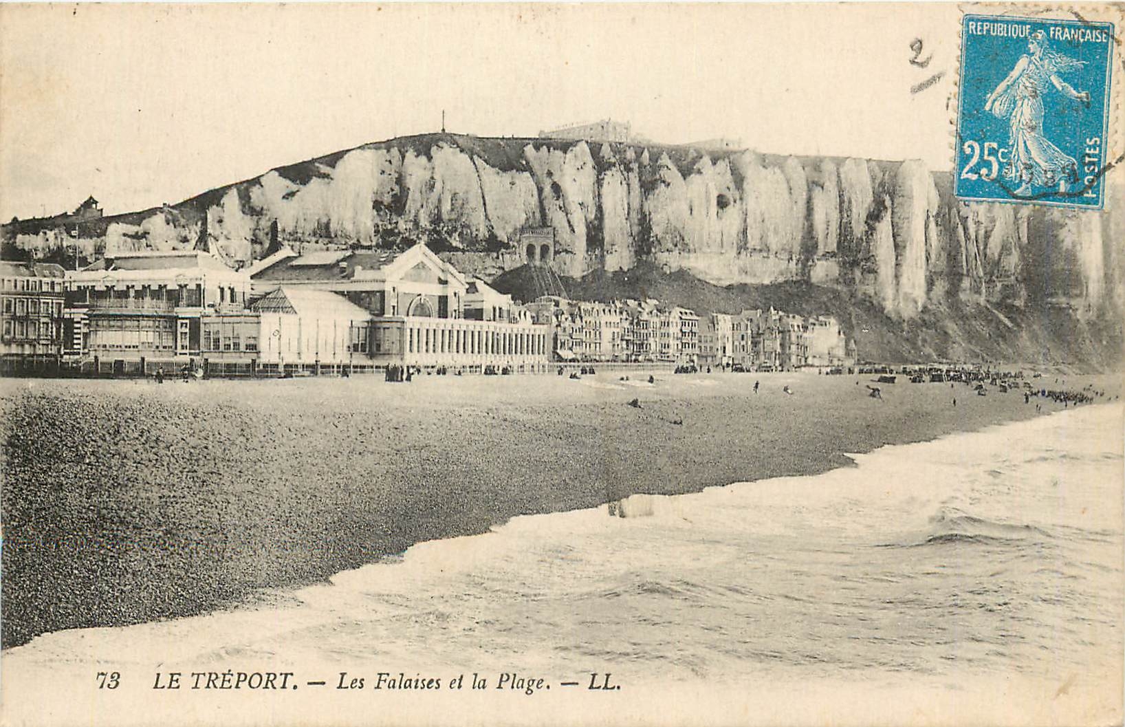 CPA Le treport les falaises et la plage LL