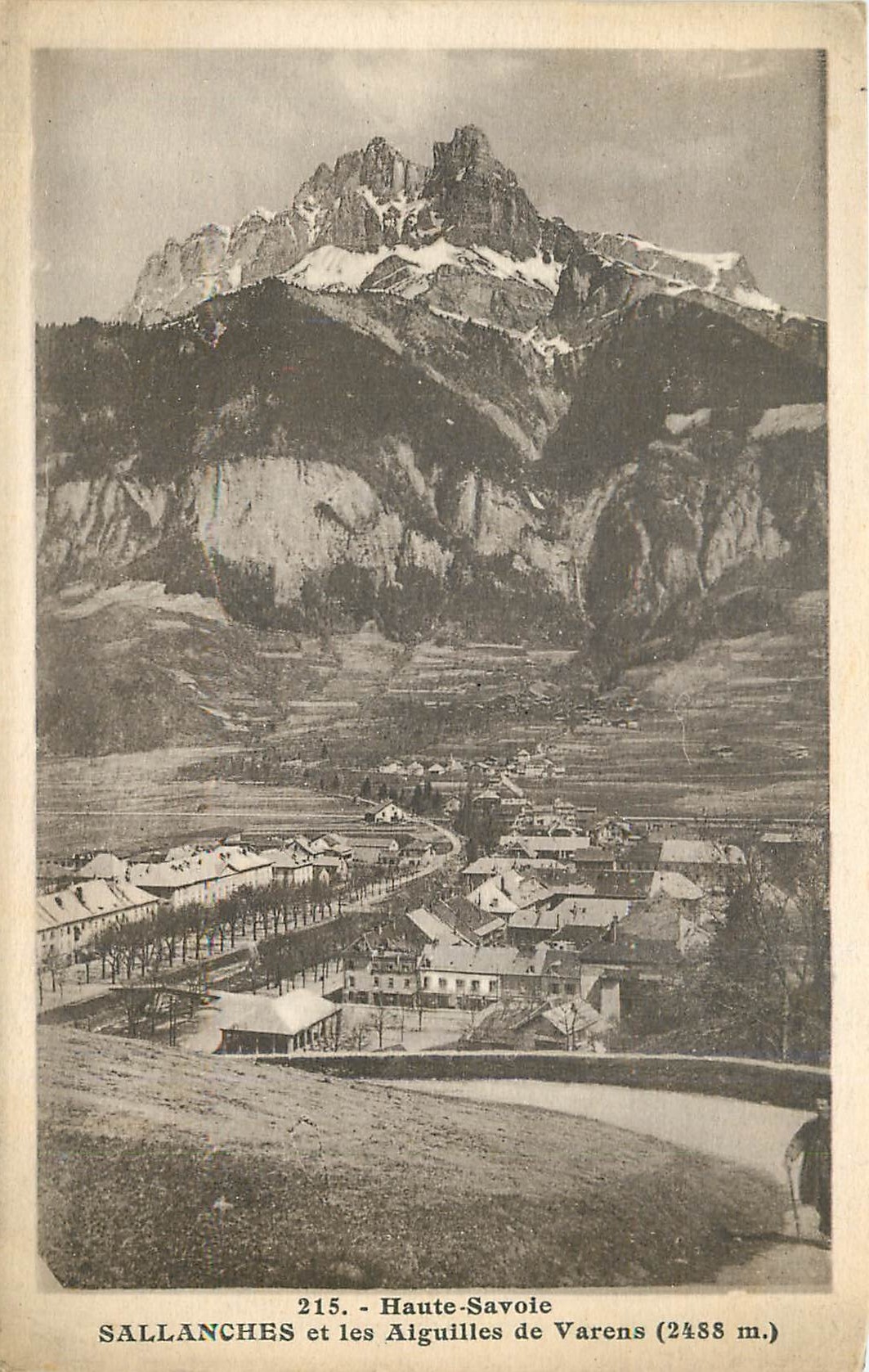 Sallanches et les Alguilles de Varens (2488 m.) — Haute-Savoie — n° 215