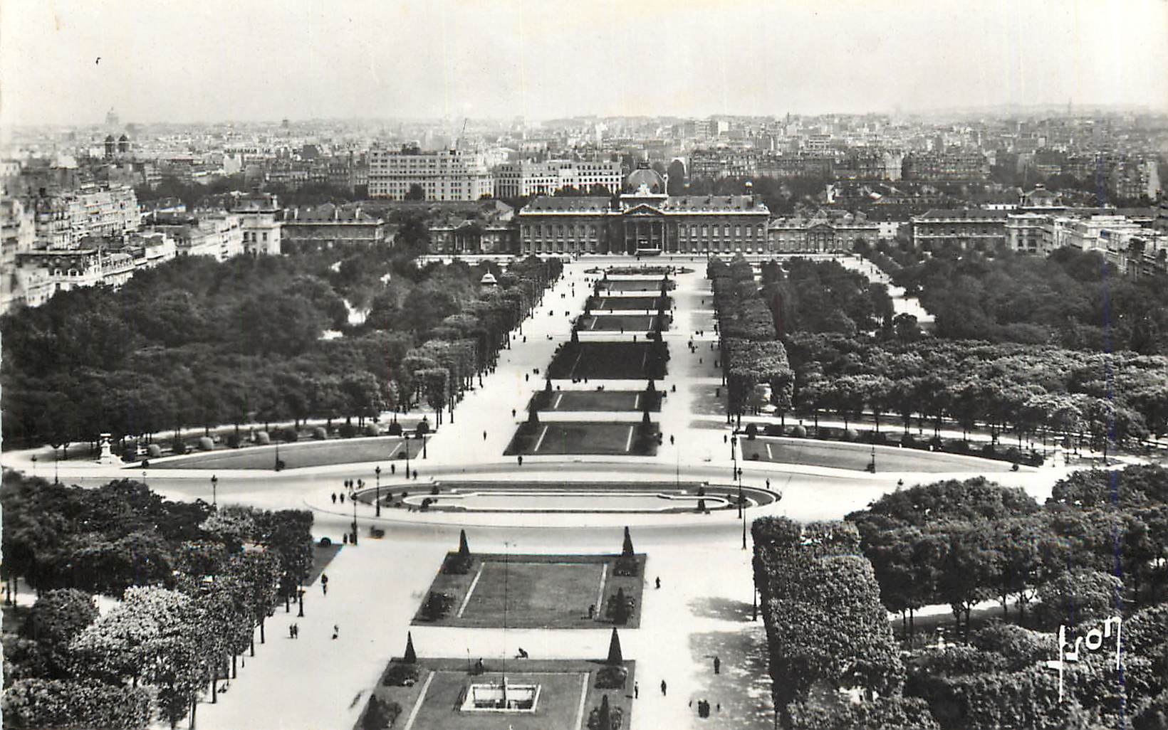 CPM Paris en flanant les jardins du champs de mars et l'ecole Militaire
