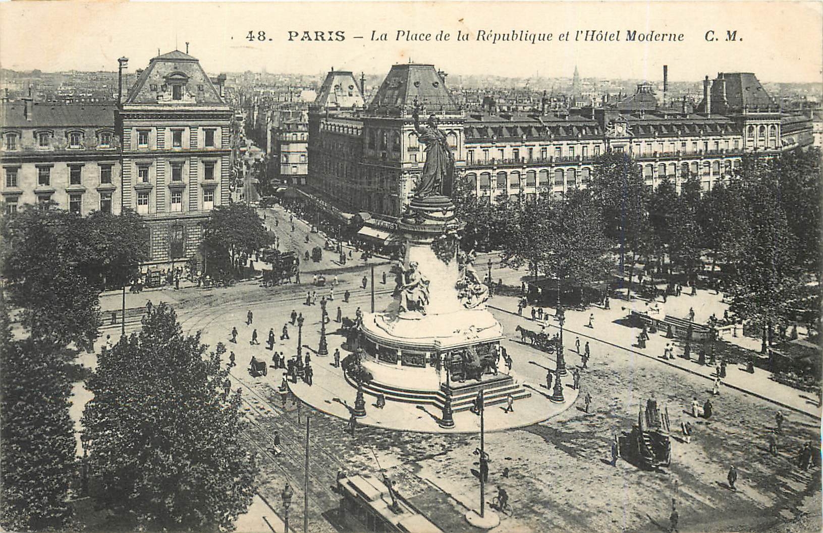 CPA Paris place de la republique et l'hotel moderne