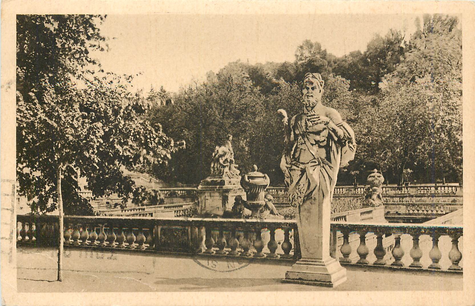 CPA Nimes Vue du Jardin de la Fontaine 