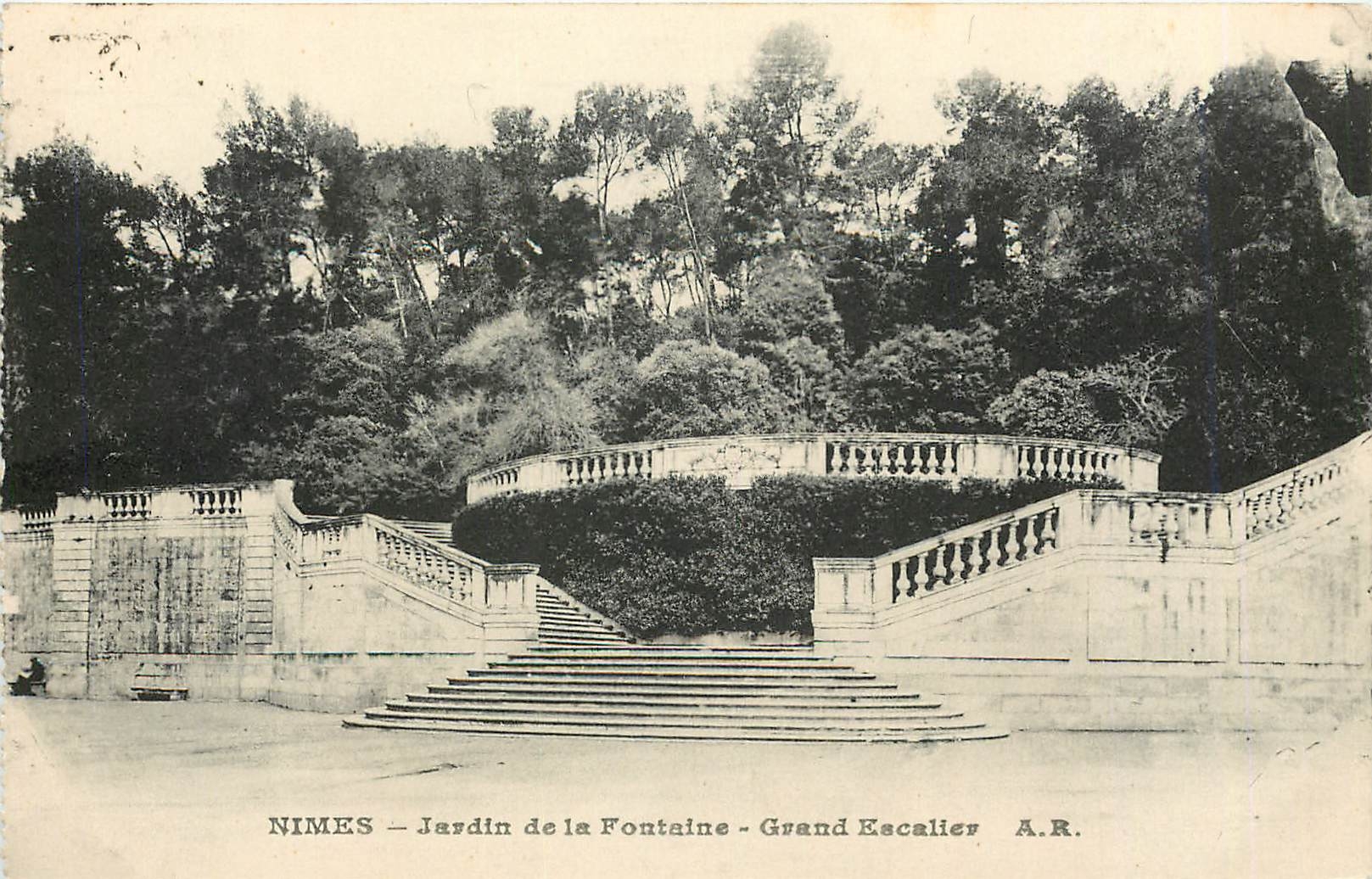 CPA Nimes Jardin de la Fontaine Grand Escalier 