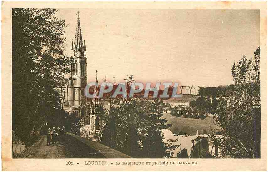 CPA Lourdes La Basilique et Entree du Calvaire 