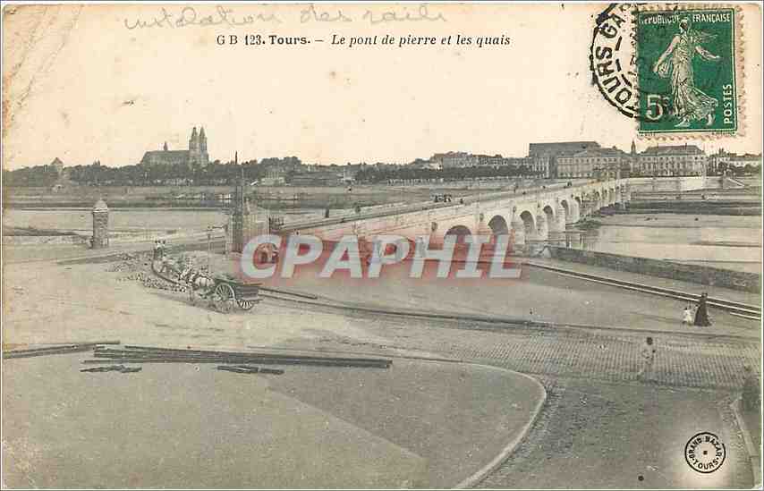 CPA Tours Le Pont de pierre et les quais 