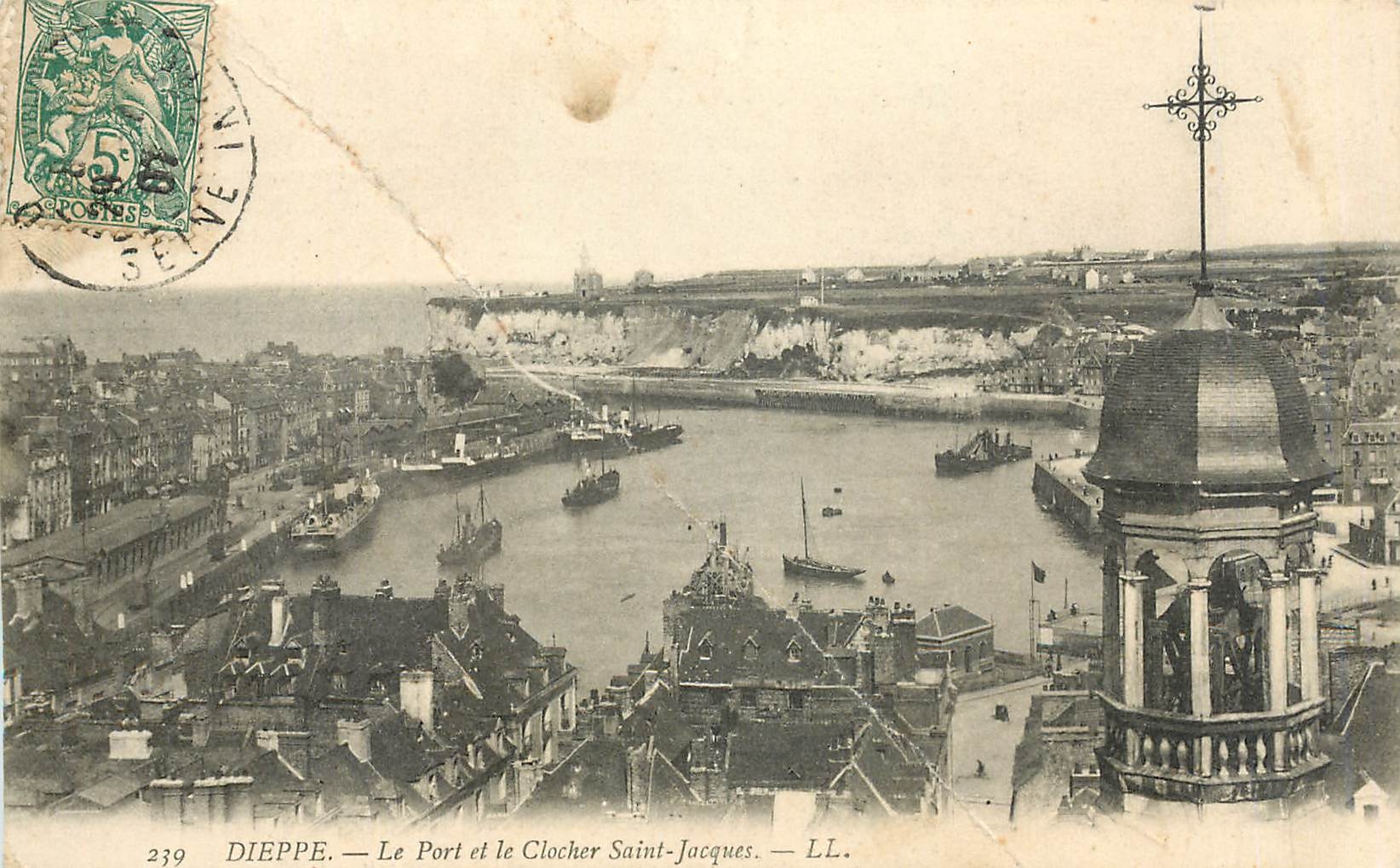 CPA Dieppe Le Port et le Clocher Saint Jacques 