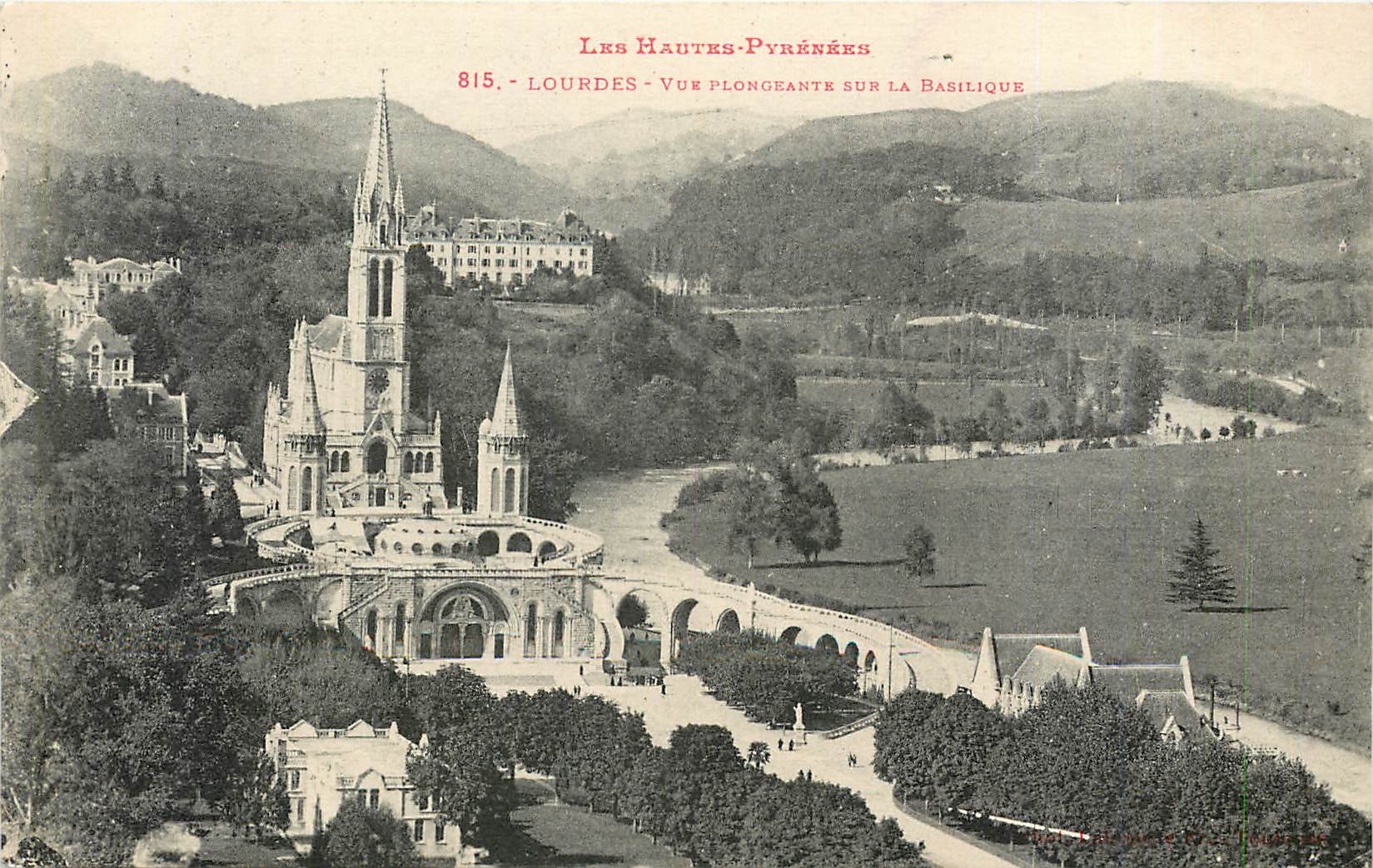 CPA Lourdes Vue Plongeant sur la Basilique 