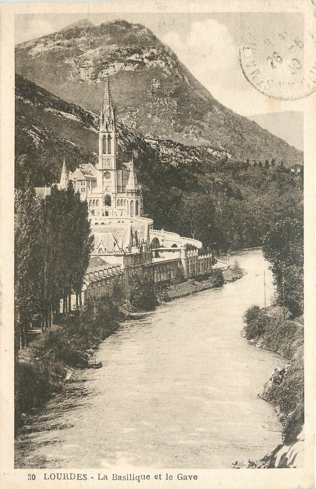 CPA Lourdes La Basilique et le Gave 