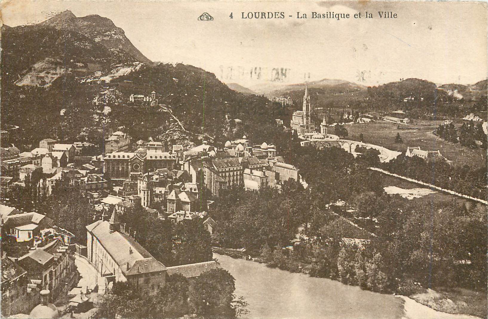 CPA Lourdes La Basilique et la Ville 