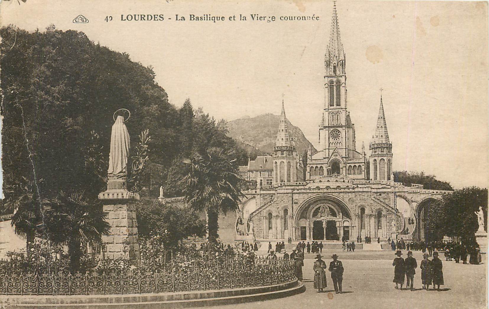 CPA Lourdes La Basilique et la Vierge couronnee 