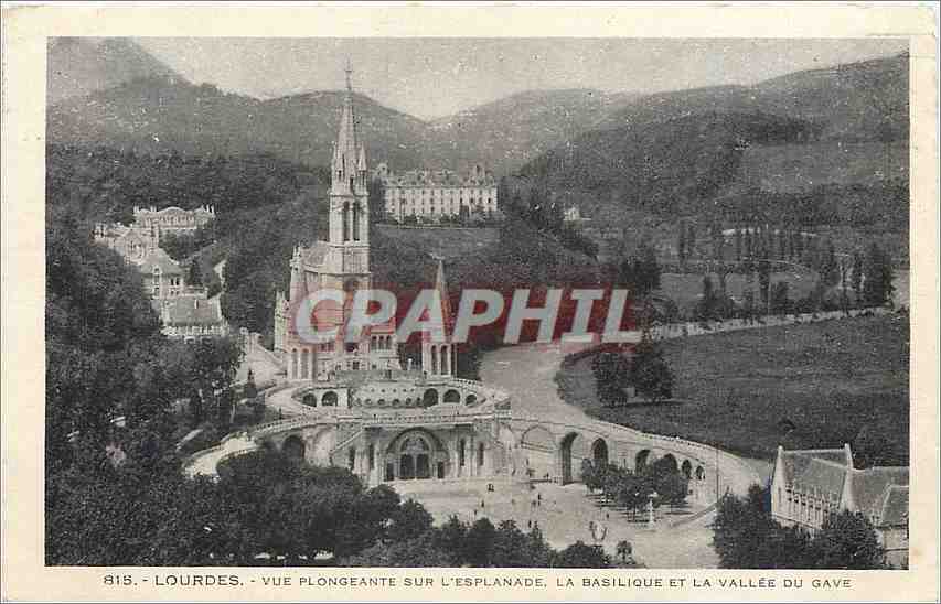 CPA Lourdes Vue Ploungeante sur L'Esplanade La Basilique et la Vallee du Gave 