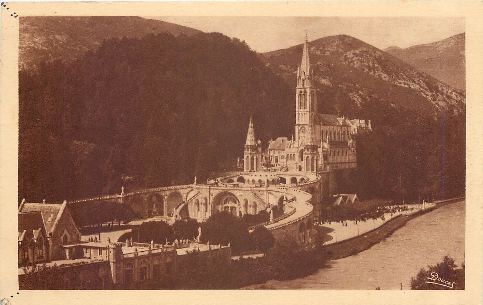 CPA Lourdes La Basilique 