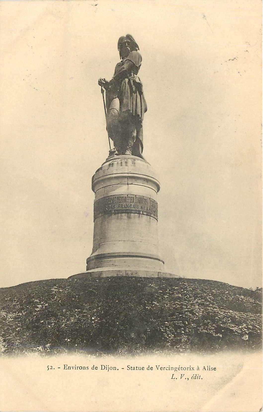 CPA Environs de Dijon Statue de Vercingetorix a Alise 