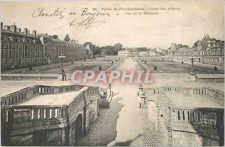 Palais de Fontainebleau — Cour des Adieux, vue de la Terrasse — A. Delf