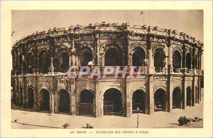 CPA Exterieur des Arenes a Nimes 