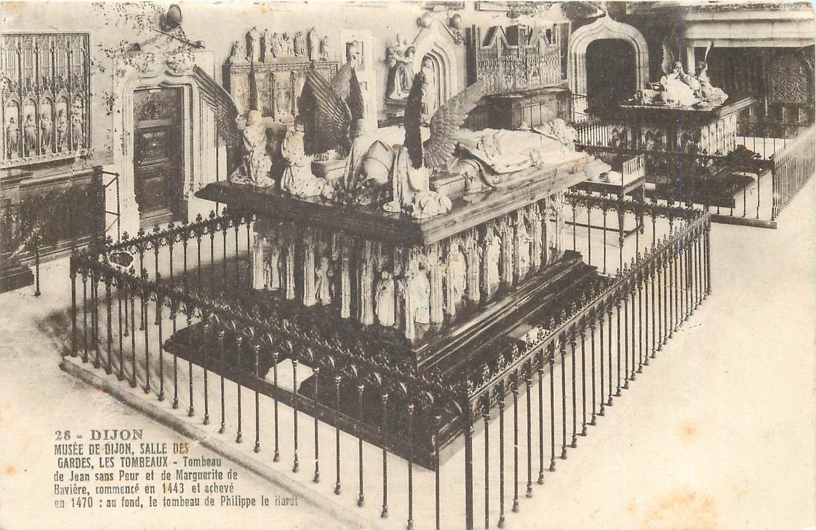 CPA Dijon Musee de Dijon Salle des Gardes Les Tombeaux 