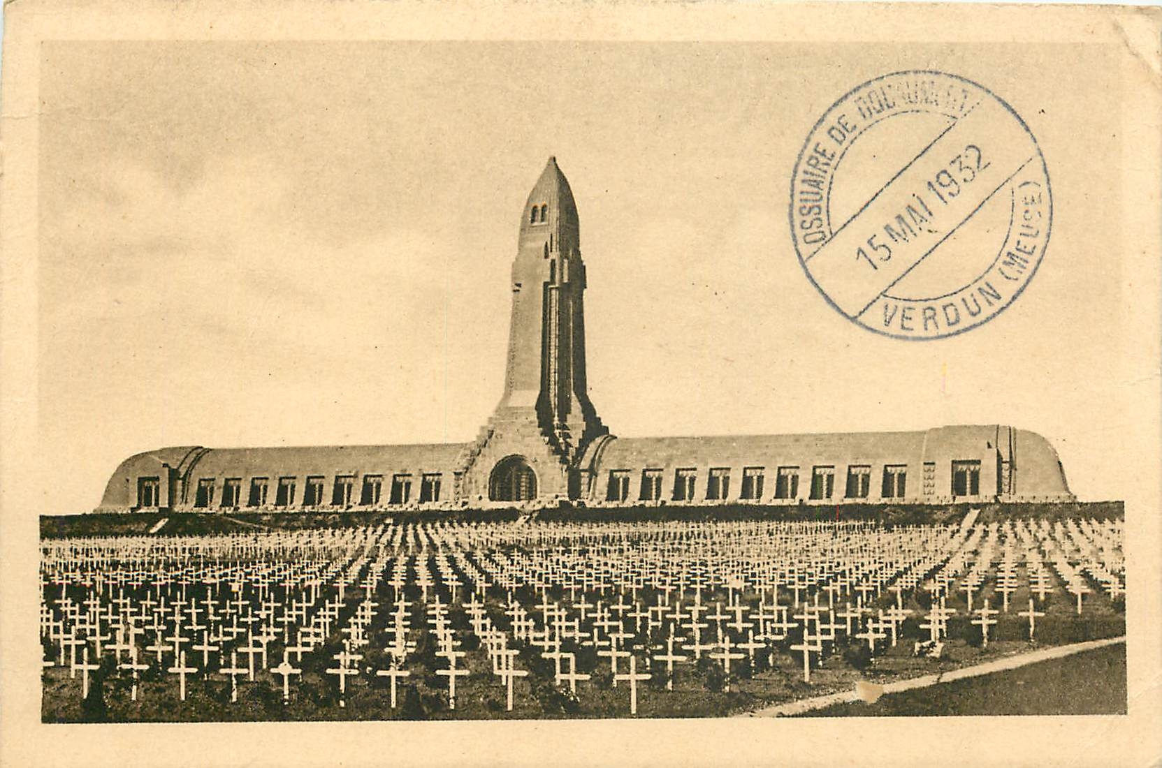 CPA Vue Generale de l'Ossuaire de Douaumont 